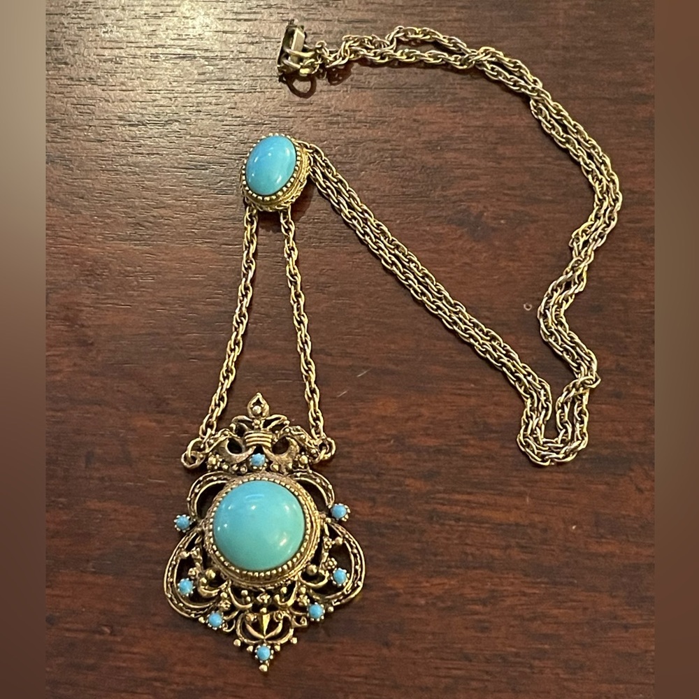 Antique style faux turquoise gold tone pendant necklace - Picture 3 of 8
